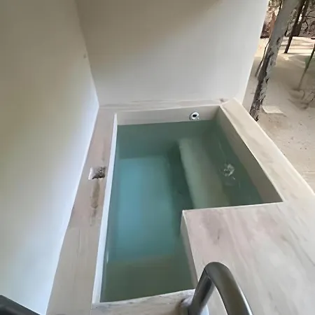 Up 6 People Private Jacuzzi