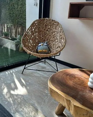 W/plunge Pool & Kitchen *
