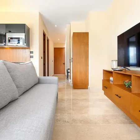 Living In Sky Apartment