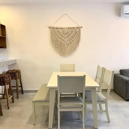 Amazing House With Private Pool, 3 Bedrooms For 8