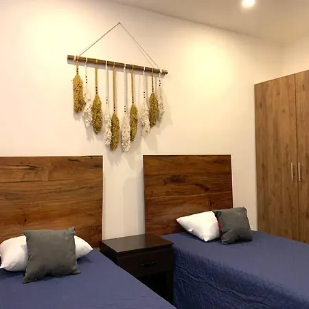 Amazing House With Private Pool, 3 Bedrooms For 8 *