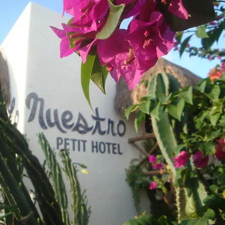 Lo Nuestro Petit Tulum