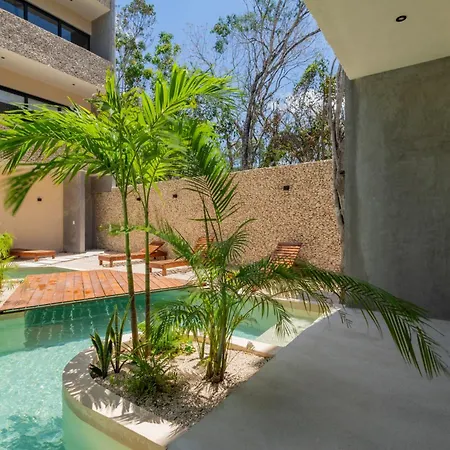 Apartment Premium Poolside Studio With Gym & Community Pool