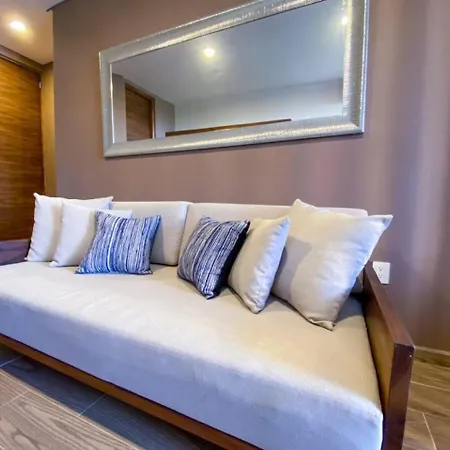 Apartment Large Studio Downtown With Pool. Enjoy The Local Vibe