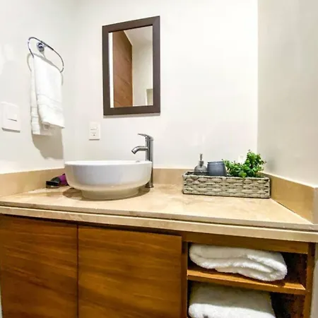 Apartment Large Studio Downtown With Pool. Enjoy The Local Vibe *