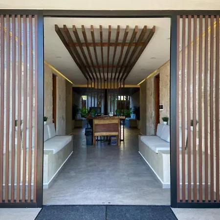 Large Studio Downtown With Pool. Enjoy The Local Vibe