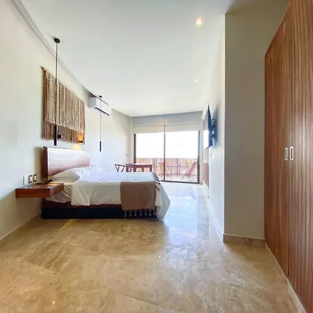 Large Jungle Studio With Premium Amenities