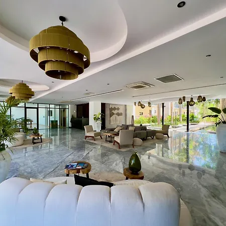 Unwind | Private Balcony & Rooftop Pools | Casago Holiday home *