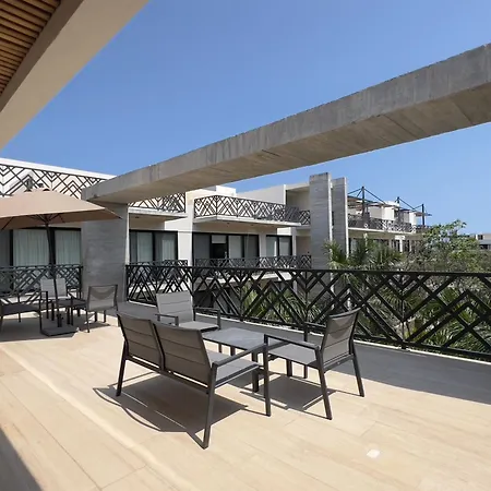 Unwind | Private Balcony & Rooftop Pools | Casago Holiday home
