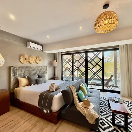 Unwind | Private Balcony & Rooftop Pools | Casago Holiday home *