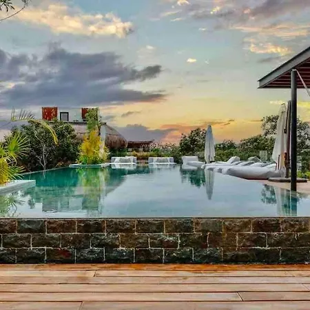Luxury Condo, Infinity & Cenote Pools, Miraluna, Aldea Zama Apartment