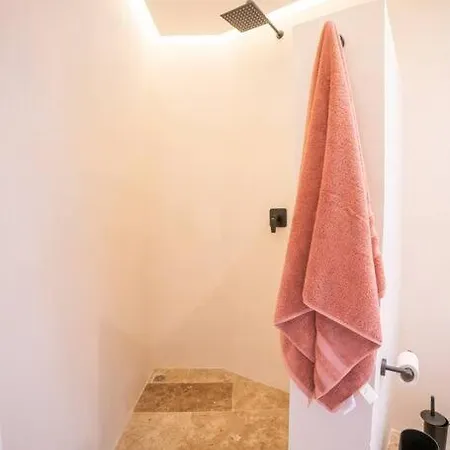 Unique Style, Elgance, Fast Wifi, The Perfect Zone Apartment *
