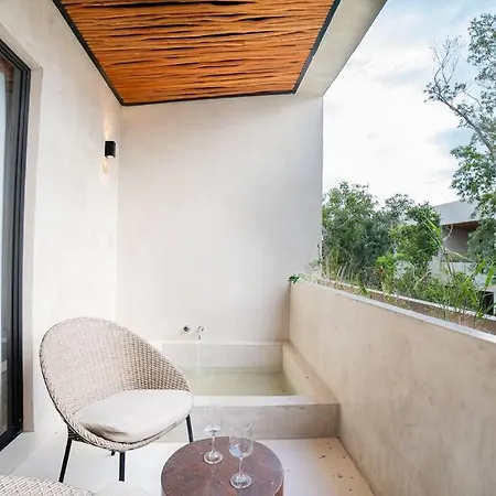 Apartment Brandnewstudio Exterior Tub Jungle