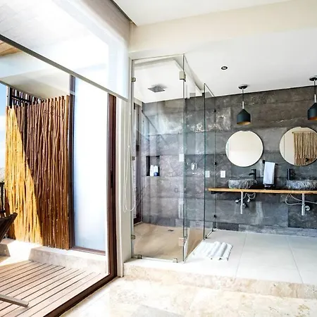 Amazing Luxury Studiojungle Enviroment With Cenote
