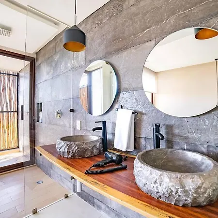 Amazing Luxury Studiojungle Enviroment With Cenote