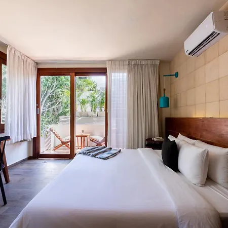 Mi By La Zebra, An Slh (adults Only) 5*
