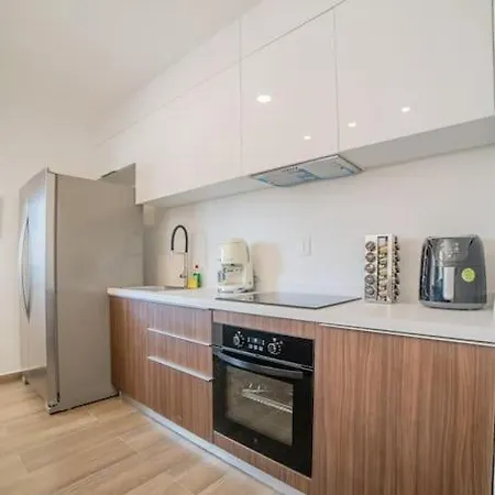 New Beautiful Cozy 1br With Private Pool