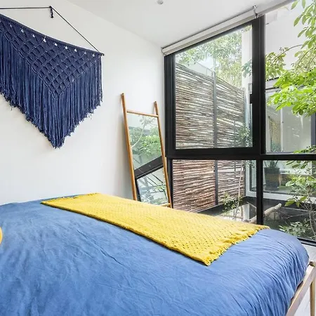 Сasa de vacaciones Chic Townhouse With Private Pool And Rooftop View
