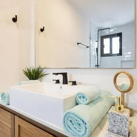 Chic Townhouse With Private Pool And Rooftop View Сasa de vacaciones *