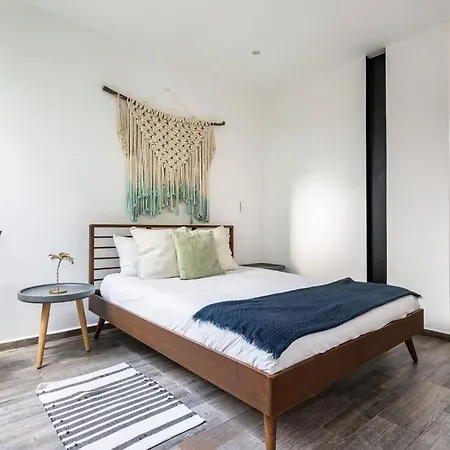 Chic Townhouse With Private Pool And Rooftop View Сasa de vacaciones