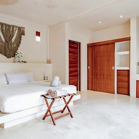 Hotel The Mayan World House Of La Veleta 4*