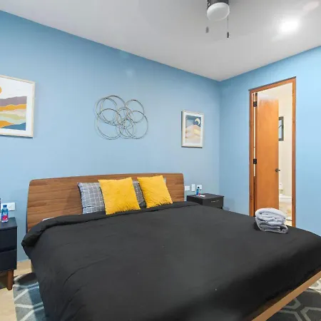Modern Chic 1 Bedroom W/ Rooftop Infinity Pool