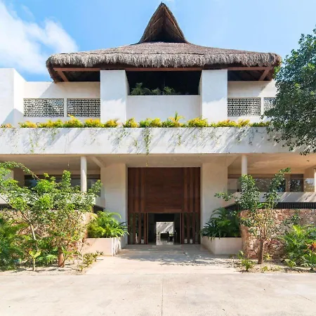 Modern Chic 1 Bedroom W/ Rooftop Infinity Pool Apartment