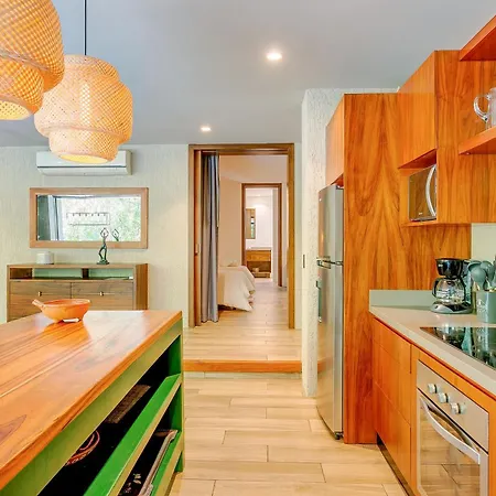 Luxurious Oasis Jacuzzi With Art Gallery And Pool Apartment *