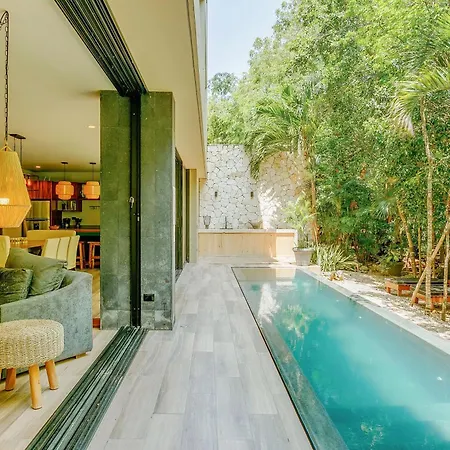 Apartment Luxurious Oasis Jacuzzi With Art Gallery And Pool