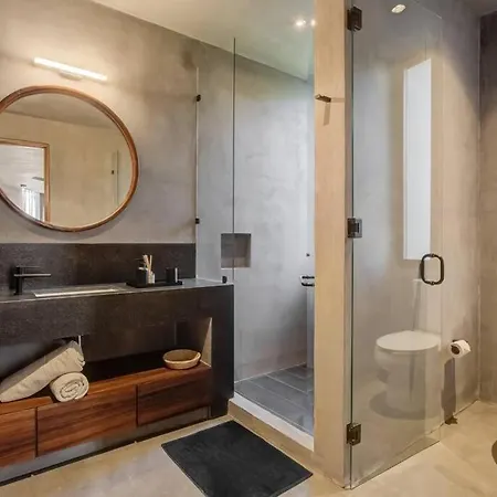 New 2 Bdr, Private Rooftop Pool, Gym And Cowork Apartment