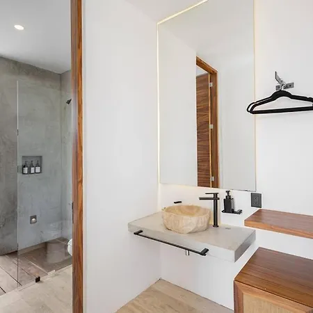 Apartment Lux Toh Villa, Rooftop Pool, Wifi, Transport
