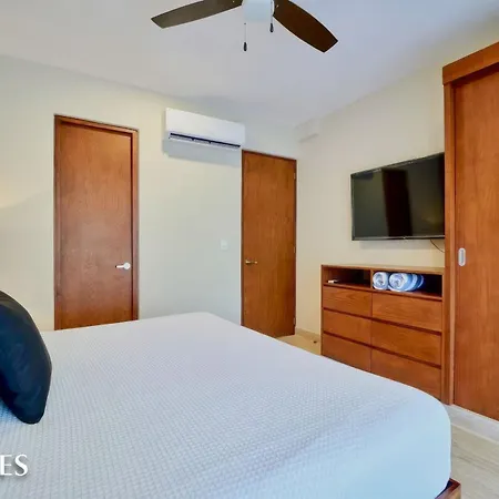 Spacious 2 Br. Jungle View Luxury W/prime Location Apartment *