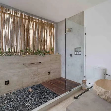 Brand New Just 5 Min To & Downtown! *