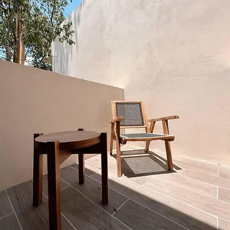 Villa 2 Private Pools & Bbq