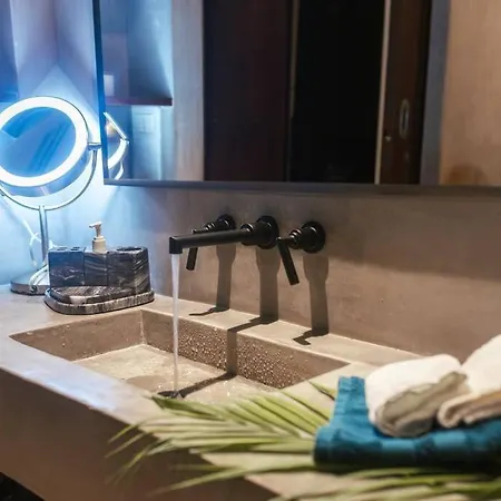 Luxury With Private Pool Apartment *