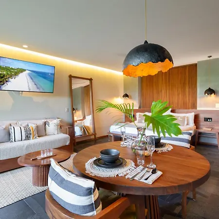 Luxury Condo, Infinity & Cenote Pools, Miraluna, Aldea Zama Apartment *