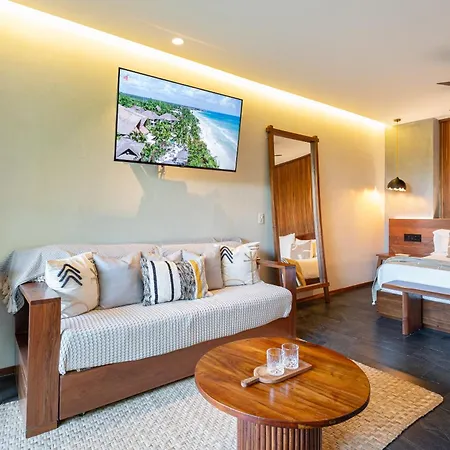 Apartment Luxury Condo, Infinity & Cenote Pools, Miraluna, Aldea Zama