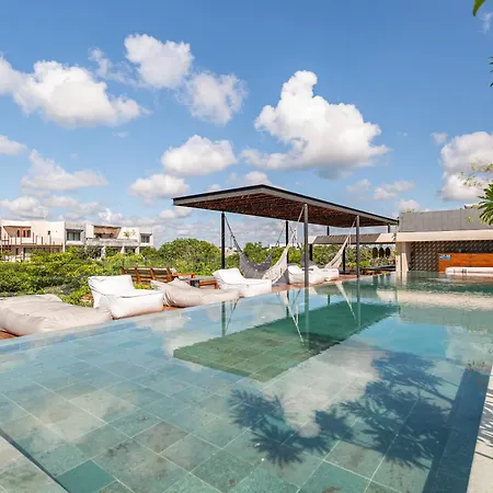 Apartment Luxury Condo, Infinity & Cenote Pools, Miraluna, Aldea Zama