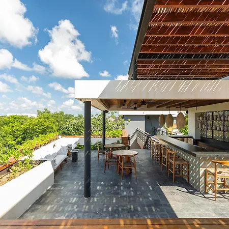 Luxury Condo, Infinity & Cenote Pools, Miraluna, Aldea Zama *