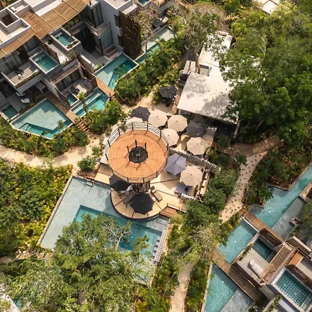 Romance In The Jungle Beach Club Access Holiday home *