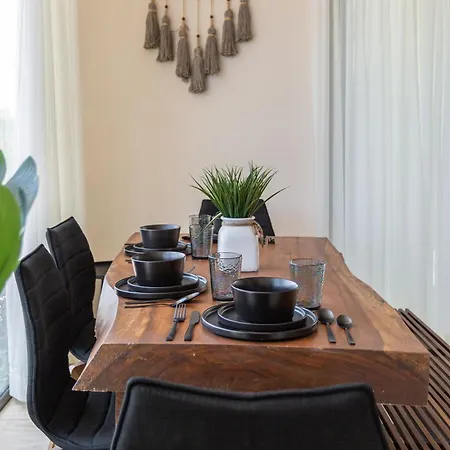Mistiq Temple I Apartment *