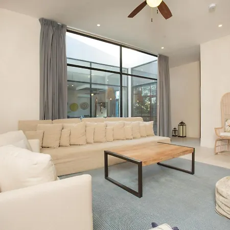 Manor By The Spot Apartment