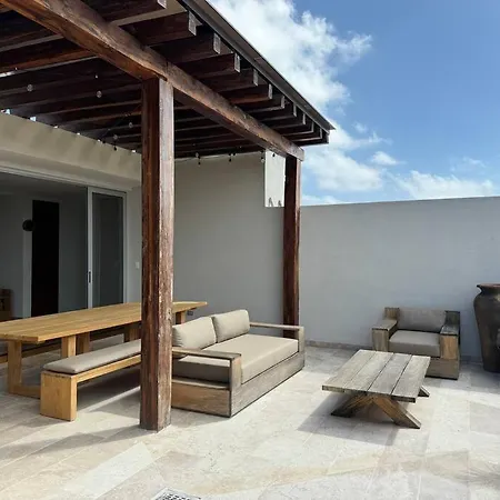 Apartment Luxury Poolside Haven