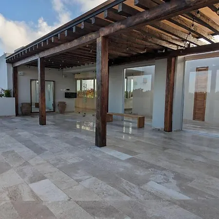 Apartment Luxury Poolside Haven