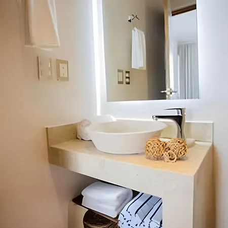 Elegant 2 Bdrm Apt W Gym & Pool Holiday home Tulum
