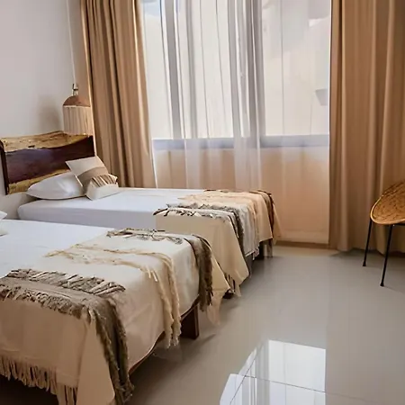 Holiday home Elegant 2 Bdrm Apt W Gym & Pool
