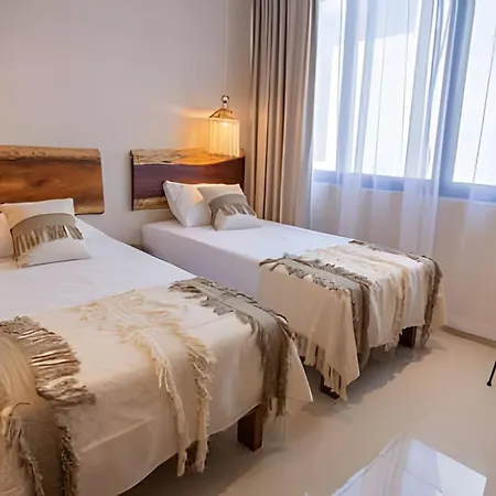 Elegant 2 Bdrm Apt W Gym & Pool Holiday home *