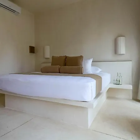 Panamera Hotel 4*