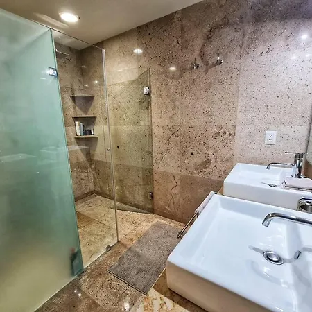 Departamento Lujoso Bahia Principe Apartment