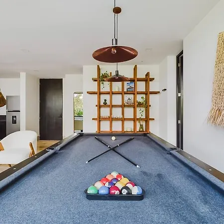 Omara 306 Luxe 2 Bdr Pooltable Great Pool Apartment